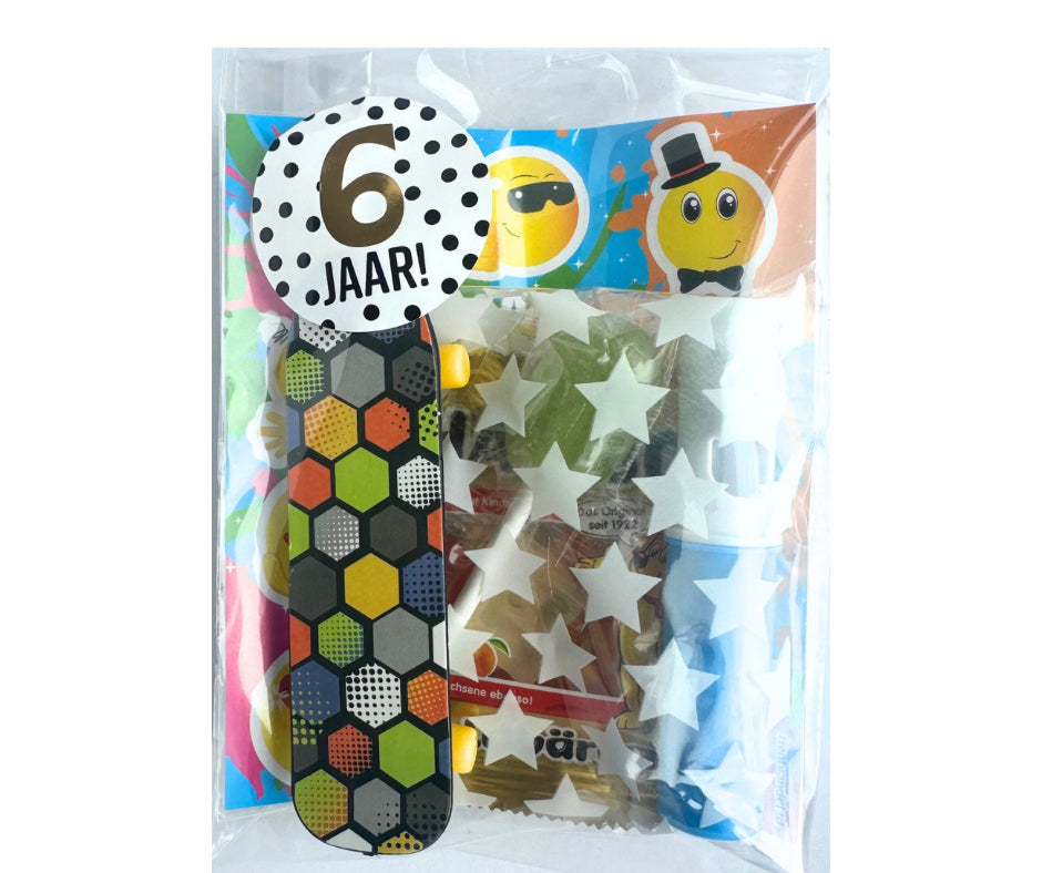 Coole traktatie met klein skateboard (met sticker naar keuze)