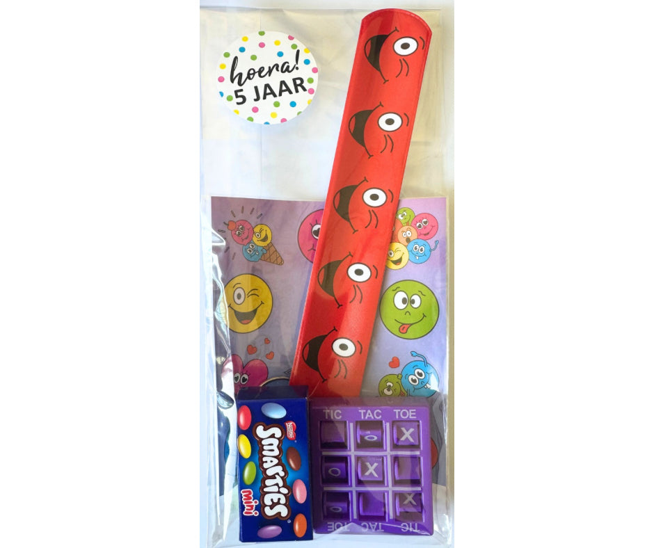 Emoji traktatie (met sticker naar keuze)