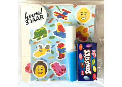 LEGO traktatie met LEGO stickertjes en tattoo (en sticker naar keuze)